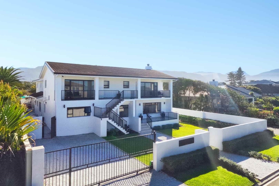 9 Bedroom Property for Sale in Westcliff Western Cape